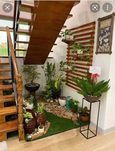 Small Garden Under Stairs, Under Staircase, Stairs Decoration, تحت الدرج, Living Room Cozy, Home Backyard, Stairs Design Interior, Stair Railing Design, Courtyard Design