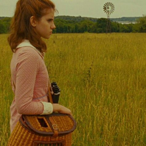 Moonrise kingdom (2012) Wes Anderson Aesthetic, Kara Hayward, Wes Anderson Style, Wes Anderson Movies, Wes Anderson Films, 2012 Movie, Moonrise Kingdom, Wes Anderson, Film Stills