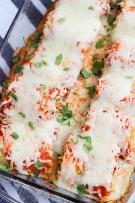 Lasagna Roll Ups in a clear casserole dish Lasagna Rolls Recipe, Lasagna Roll Ups, Ravioli Lasagna, Lasagna Roll, Easy Pasta Dinner, Lasagna Rollups, Lasagna Rolls, Pasta Dinners, No Noodle Lasagna