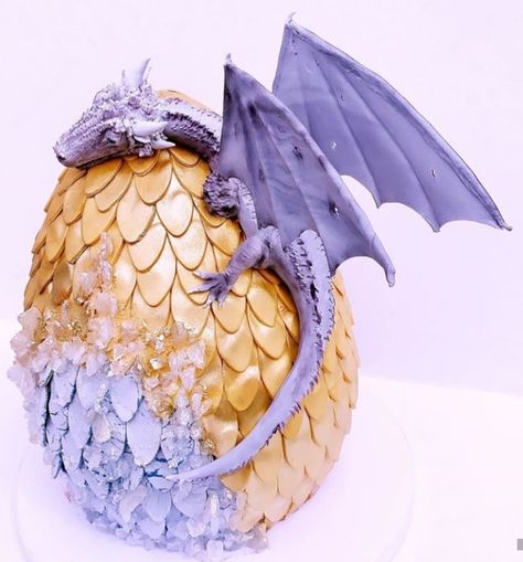 Dragon Egg Cake, Dragon Themed Birthday Party, Game Of Thrones Birthday, Dragon Cakes, Cake Design Inspiration, Dragon Cake, Dinosaur Birthday Cakes, Fantasy Cake, Inkle Weaving