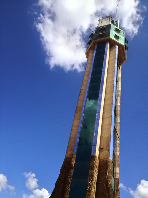 The Puerto Maldonado Obelisco in downtown. Puerto Maldonado, Machu Picchu, Space Needle, Golden Gate Bridge, Peru, Behind The Scenes, Iphone, Building, Travel