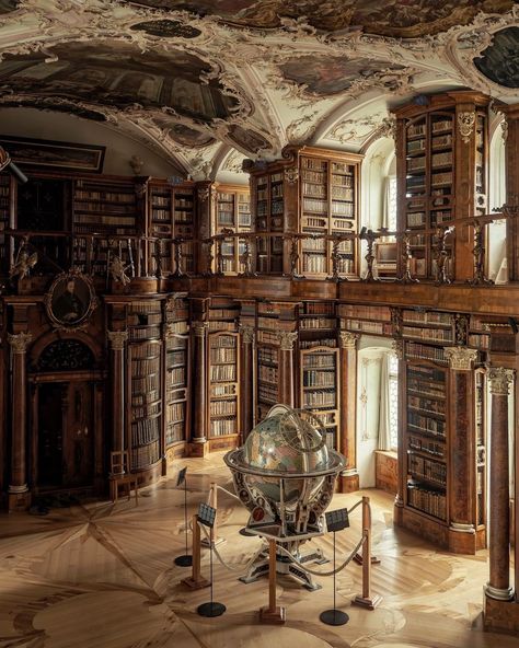 Castle Library, Beauty And The Beast Library, Palace Library, Medieval Library, Old Castle Library, Big Library Aesthetic Castle, Old Mansion Library, Medieval Castle Dining Hall, Old English