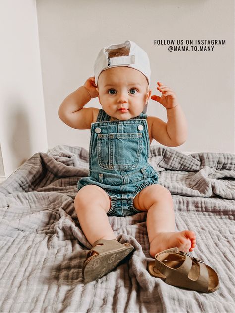 Baby Boy Overalls Outfit Summer, Baby Overalls Photoshoot, Baby Boy Summer Outfits 6 Months, Baby Boy Overalls Outfit Pictures, Baby Boy In Overalls, Baby Overall Outfit, Baby In Overalls, Baby Boy Overalls Outfit, 6 Month Baby Picture Ideas Boy