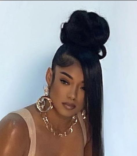 Dramatic Ponytail Hairstyles Black Women, Freaknik Aesthetic Outfits, Freaknik Hairstyles Black Women, Metal Clip Hairstyles, 90s Two Ponytails, Dinner Hairstyles For Black Women, Hair Pins Style, 90s Inspired Ponytail Black Women, Black Hair 90s Updo