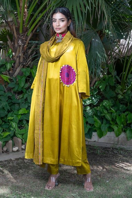 Choga Kurta Women, Yellow Kurta, Chanderi Dupatta, Women Kurta, Straight Kurta, Embroidered Neckline, Kurta With Pants, Pant Length, Silk Dupatta