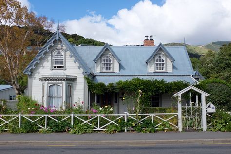 New Zealand Houses Exterior, Houses New Zealand, House In New Zealand, New Zealand Modern House, New Zealand Homes Exterior, New Zealand Cottage, New Zealand House, English Countryside Cottage, New Zealand Homes