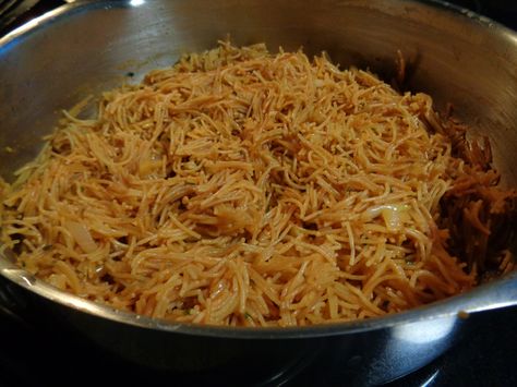 This Mexican side dish has so much flavor!  It is great with tostadas , tacos, or burritos, or just on it’s own! This is one of my favorite dishes!! Ingredients: 1 pkg. 7.5 oz. vermicelli Mex… Fideo Recipe, Mexican Side Dish, Vermicelli Pasta, Mexican Side, Melon Soup, Vermicelli Recipes, Green Chili Recipes, Mexican Pasta, South American Recipes