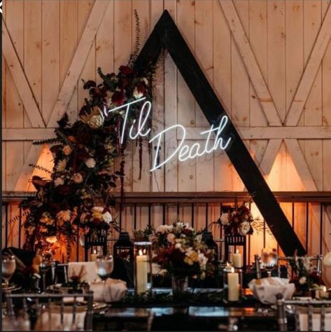 Edgy Rustic Wedding, Cooper And Black Wedding, Goth Sweetheart Table, Dark Rustic Wedding Theme, Wedding Gothic Romantic, Goth Wedding Venues, Black Minimalist Wedding Decor, Rustic Dark Wedding, Edgy Fall Wedding