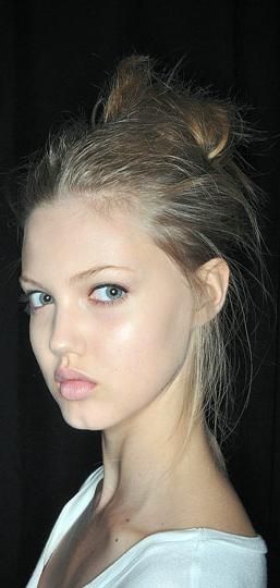 Lindsey Wixson ♥ Lindsay Wixson, Lindsey Wixon, Lindsey Wixson, Messy Updo, Model Profiles, New York Magazine, The Kiss, Alberta Ferretti, Messy Hairstyles