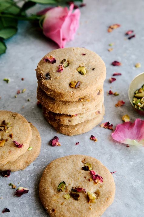 Rose Pistachio, Vegan Shortbread, Salted Caramel Apple Pie, Rose Cookies, Healthy Vegan Snacks, Cooking With Olive Oil, Vegan Sweets, Jamie Oliver, Shortbread Cookies