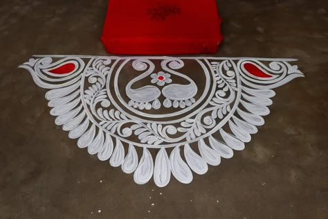 Floral Design Drawing, Alpona Design, Bengali Art, Rangoli Side Designs, Big Rangoli, Simple Rangoli Designs Images, Recipes Snacks, Big Rangoli Designs, Lakshmi Images