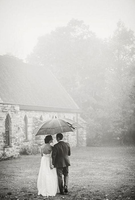 Rain Wedding Photos, Rain On Wedding Day, Wet Wedding, Rainy Wedding Photos, Rain Wedding, Fall Wedding Diy, Rain Photo, Stunning Wedding Venues, Funny Wedding Photos