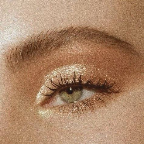 Gold Eyeliner, Foundation Routine, Smokey Eyeliner, Glam Look, Makeup Tricks, Makeup Eye Looks, James Charles, Eye Makeup Art, Online Images