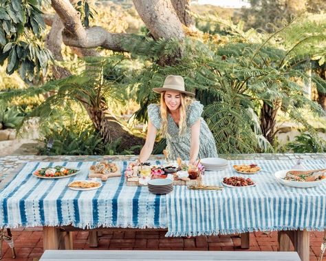 30 Dinner Recipes for When You Don’t Feel Like Cooking (And It’s Too Hot Anyway) Soba Noodle Bowl, Mexican Chopped Salad, Snap Pea Salad, Beautiful Cheese Board, Dinner Party Table Settings, Halloumi Salad, Creamy Avocado Sauce, Table Setting Ideas, Marinated Olives