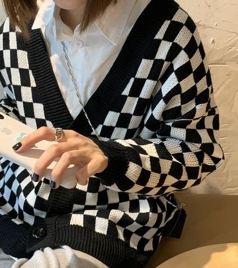 Chess Clothes, Checkered Clothes, Checkered Sweater, Outfit Cardigan, Korean Outfit Street Styles, Crochet Business, Pinterest Outfits, Outfit Goals