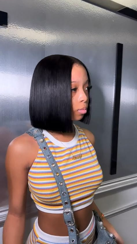 Summer Bob, Weave Bob Hairstyles, Middle Part Bob, Natural Hair Bob, Cabello Afro Natural, Bob Hair Color, Quick Weave Hairstyles, Glueless Wig, Protective Hairstyles Braids