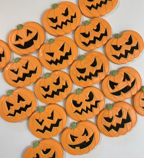 https://flic.kr/p/2hGCvYw | Jack-o'-lantern Cookies Jack O Lantern Decorated Cookies, Jack O Lantern Royal Icing Cookies, Halloween Pumpkin Cookies Royal Icing, Jack O Lantern Sugar Cookies, Jack O Lantern Cookies Decorated, Pumpkin Royal Icing Cookies, Sugar Cookie Halloween, Halloween Cookie Designs, Pumpkin Cookies Decorated