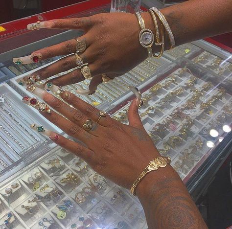 Heav Thee Homegirl on Twitter: "Growing up in the hood, getting your first 14k piece as a little girl (especially one with your name on it) was a rite of passage.   I admired the older women with the super long acrylics and cluster rings on every finger. It was a sign of wisdom to me. Something to aspire to.… https://t.co/t08DWbjOy7" Gold Reserve, Rings And Bracelets, Nail Jewelry, Dope Jewelry, Hand Tattoo, Mode Inspo, Black Culture, Long Acrylic Nails, Girly Jewelry