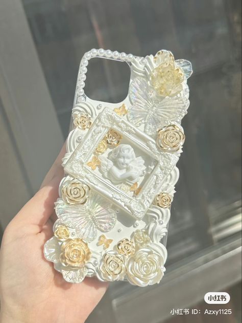 #phone #iphone #aesthetic #phonecase Bestie Test, Custom Phone Cases Ideas, Cream Glue, Diy Cream, Decoden Phone Case, White Phone Case, Handmade Phone Case, Diy Case, Pinterest Diy Crafts