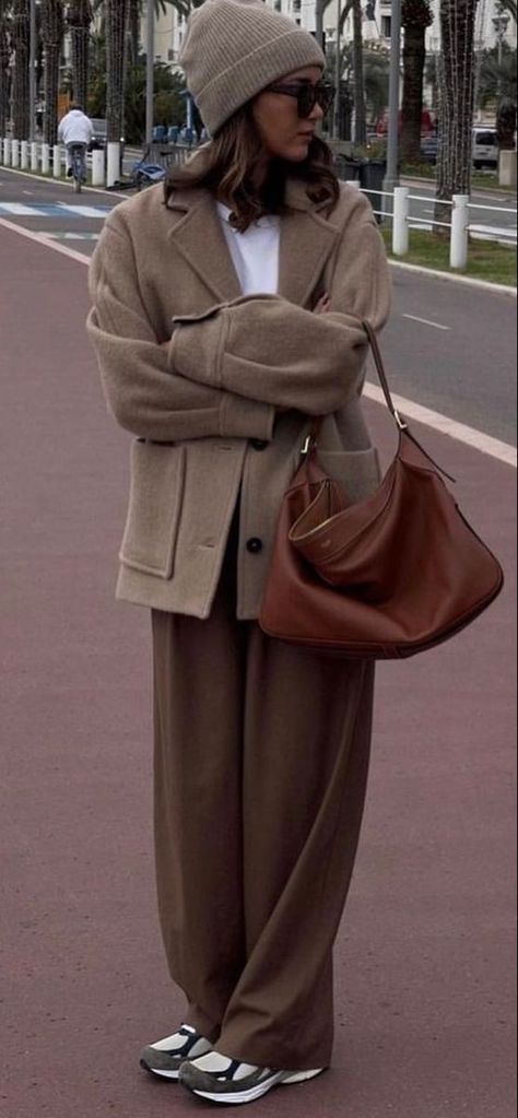 Outfit Inspiration Autumn 2023, Spring Outfits 2023 Street Style, Aw 23 Outfits, Copenhagen Street Style Autumn, Fashion Trends 2023 Autumn, London Street Fashion Winter, Autumn 23 Trends, Autumn Outfits 2023 Trends Casual, Autumn Trends 2023 Outfits