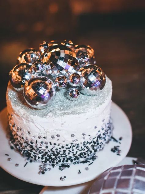 Bachelorette Cake Ideas, Bachelorette Desserts, Bolo Taylor Swift, Wedding Dress Code, Glitter Birthday Cake, Disco Cake, Bachelorette Cake, Bach Bash, Disco Birthday Party