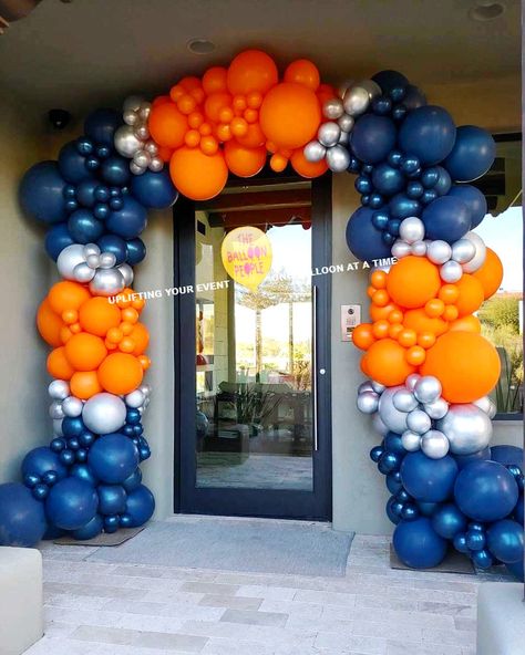 Blue Orange White Balloon Garland, Auburn Balloon Arch, Reunion Balloon Decorations, Dragon Ball Z 30th Birthday, Blue And Orange Balloon Arch, Orange And Blue Balloons, Orange And Blue Party Decorations, Blue Orange Balloon Arch, Orange Balloon Decorations