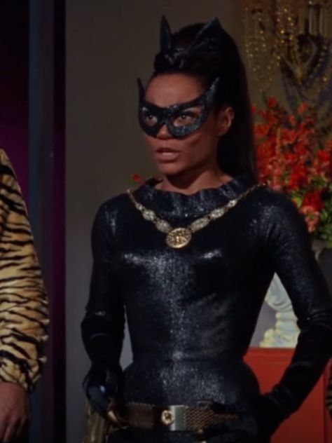 Eartha Kitt Catwoman, Original Catwoman, Batman Backgrounds, Batman Tv Show, Dc Trinity, Barbie Art, Batman 1966, Julie Newmar, Batman Tv Series