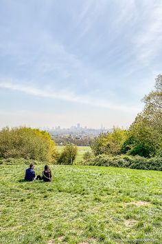 Parliament Hill London, London Hampstead Heath, Picnic London, London Picnic, London Hampstead, Dolly Alderton, Uk Aesthetic, Summer In London, Best Places In London