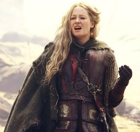 This image shows Eowyn dressed in the armor typically reserved for male heroes. Miranda Otto, Characters Female, Female Armor, Heroic Fantasy, The Two Towers, Lord Of The Ring, Fellowship Of The Ring, Jrr Tolkien, Legolas