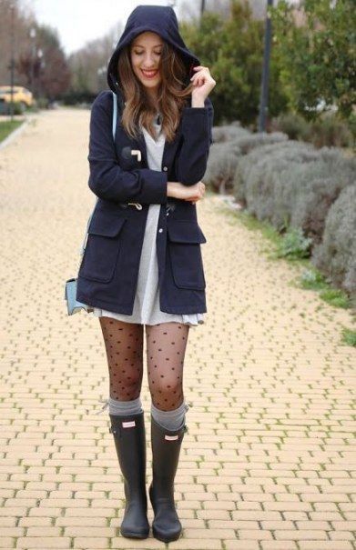 f4a4da9aa7eadfd23c7bdb7cf57b3112desc48154040ri Hunter Rain Boots Outfit, Cute Outfits For Rainy Days, Rain Boot Outfit, Hunter Boots Outfit, Cute Outfits With Leggings, Hunter Boot, Hunter Outfit, Cold Weather Outfit, Cute Outfits With Jeans