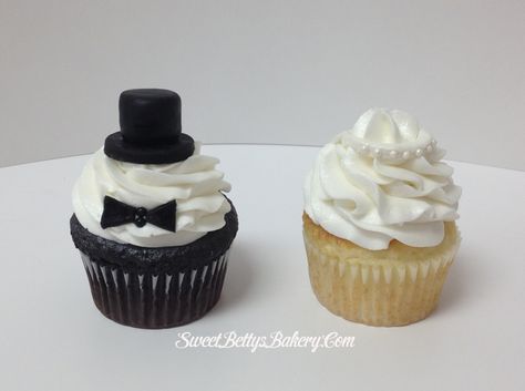 Bride and Groom Cupcakes Grooms Cupcake Ideas, Bride And Groom Desserts, Bride And Groom Cupcakes, His And Hers Cupcakes, Groom To Be Cake Designs, Groom To Be Cupcakes, Bride Cupcakes, Cupcake Photos, Cupcake Images