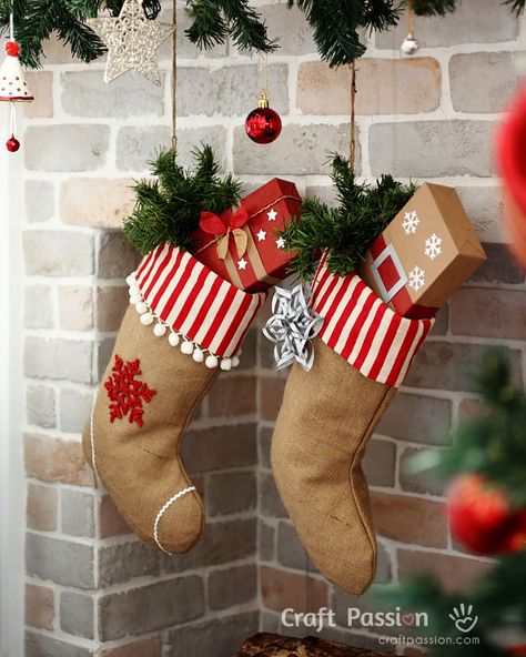 christmas stocking burlap Stocking Decorating Ideas Diy, Stocking Decorating Ideas, Stocking Decorating, Christmas Crafts To Sell Make Money, Christmas Stockings Ideas, Stocking Sewing, Easy Christmas Stockings, Christmas Stockings Sewing, Christmas Crafts To Make And Sell