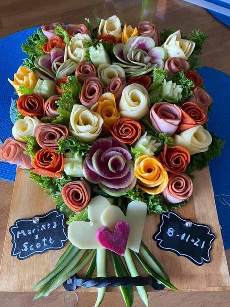 Charcuterie Board For Bridal Party, Charcuterie Board Ideas For Bridal Party, Flowers Charcuterie Board, Charcuterie Board Decor, Charcuterie Bouquet, Food Charcuterie Board, Ideas Healthy Food, Charcuterie Appetizers, Charcuterie Board Meats