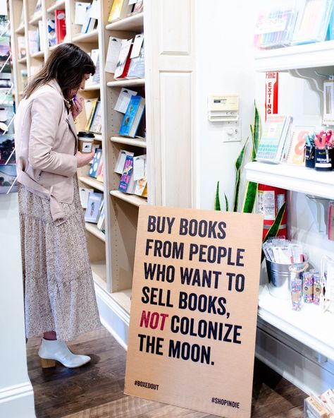 Book Store Decor, Opening A Bookstore, Pop Up Bookstore, Vintage Bookstore Aesthetic, Bookstore Names, Book Store Interior, Bookstore Decor, Bookstore Interior, Bookstore Window