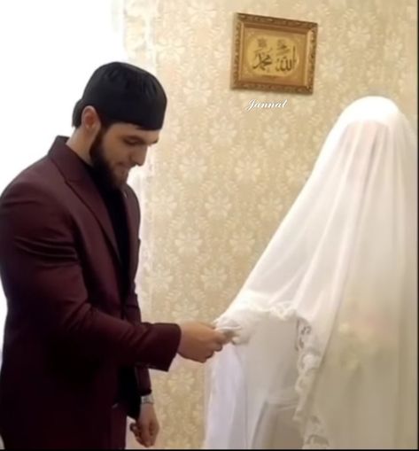 Muslim Wedding Dress Hijab Bride, Mode Niqab, Niqabi Bride, Ginger Hair Growth, Islam Marriage, Nikah Dress, Muslimah Wedding, Couple Goals Teenagers Pictures, Niqab Fashion