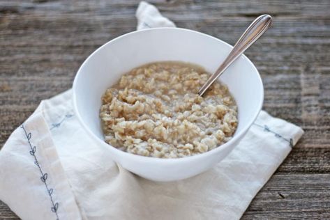 Gourmet Oatmeal, Sprouted Oats, Make Oatmeal, Delicious Oatmeal, Old Fashioned Oatmeal, Benefits Of Organic Food, Breakfast Oatmeal Recipes, Instant Oats, Healthy Oatmeal