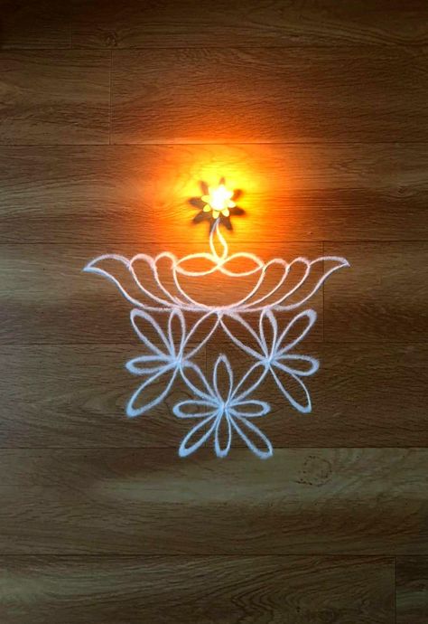 Tulsi Puja, Lakshmi Rangoli, Small Free Hand Rangoli, Rangoli Competition, Pongal Rangoli, Freehand Rangoli, Lotus Rangoli, Easy Muggulu, Very Easy Rangoli Designs