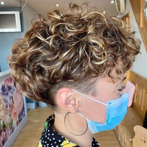 Curly Undercut Pixie with Highlights Short Curly Crochet Hair, Hairstyles For Short Curly Hair, Loose Curly Hair, Short Permed Hair, Short Curly Hairstyles For Women, Curly Undercut, Curly Pixie Hairstyles, Short Curly Pixie, Curly Pixie Haircuts