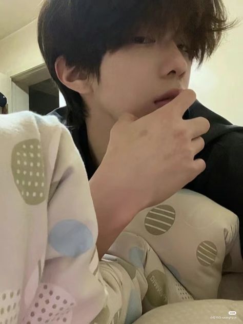 🩰 save = follow ~ #ulzzang  #charming #handsome #cutie #korean #chinese #boy #men Handsome Korean Boy, Handsome Korean Men, Emo Asian Boy, Douyin Boy, Fake Short Hair, Ullzang Boys, Korean Guy, Boys Korean, Korean Street Fashion Men