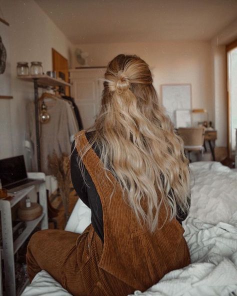 Lee Ann, Penteado Cabelo Curto, Long Blonde, Favorite Hairstyles, Long Wavy Hair, Half Up Hair, Long Blonde Hair, Hair Envy, Grunge Hair