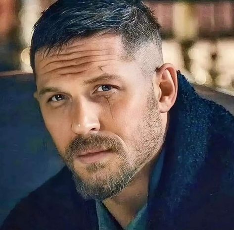 Tom Hardy Hair, Tom Hardy Pictures, Tom Hardy Haircut, Beard And Mustache Styles, Mustache Styles, Dress Suits For Men, Mens Haircuts Fade, Mullet Hairstyle, Beard No Mustache