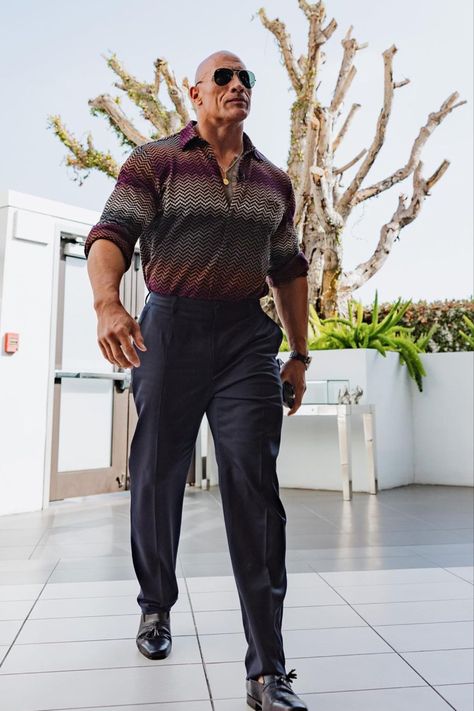 Rock Workout, The Rock Workout, Inverted Triangle Outfits, The Rock Dwayne Johnson, Fashion Suits For Men, Dwayne Johnson, Men Fashion Casual Outfits, Workout Outfit, Hollywood Actor