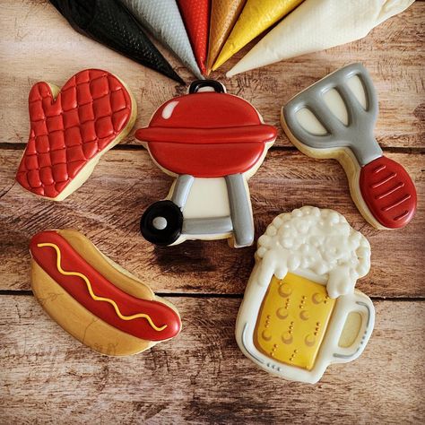 Vero on Instagram: “«KING OF THE GRILL COOKIE DECORATING CLASS» 🍺 🌭 _____ My next public class for BEGINNER/INTERMEDIATE cookie decorators will be on Saturday…” Grill Cookies, Grill Cookies Decorated, Bbq Cookies, Bbq Cookies Decorated, Father's Day Decorated Cookie, Labor Day Decorated Sugar Cookies, S’mores Royal Icing Cookies, Hamburger Cookies, Football Sugar Cookies