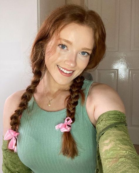 Phoebe on Instagram: "Giving Wendy some competition . . #gingers #longredhair #redhead #redhairblueeyes #redheadsofinstagram #redheadlove #naturalredhead #redhairdontcare #redheads_of_insta #redheadsdoitbetter #selfies #wendy #plaithair #pale #paleskin" Irish Red Hair Natural Redhead, Red Head Curly Hair, Ugly Redhead, Ginger Hair Green Eyes, Ginger Selfie, Very Pale Skin, Curly Ginger Hair, Redhead Problems, Irish Redhead