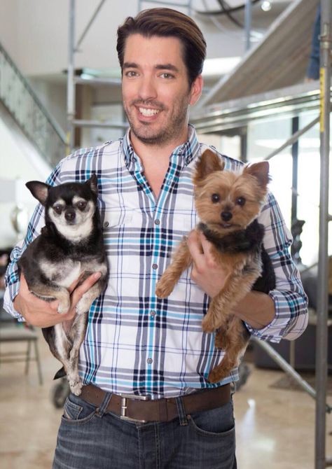 Jonathan Silver Scott with his dogs Gracie and Stewie! :) Hgtv Property Brothers, Drew And Jonathan Scott, Atlas Cedar, Travel Argentina, Jonathan Silver Scott, Property Brother, Hgtv Shows, Scott Brothers, Drew Scott