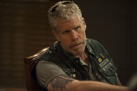 Sons of Anarchy - Season 2 Still Clay Morrow, Hell Boy, Ride Motorcycle, Ron Perlman, Japanese Mom, Street Bob, Charlie Hunnam, Horror Music, Sons Of Anarchy