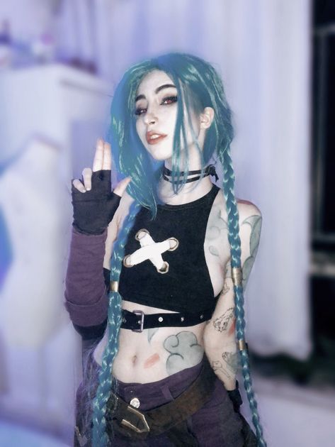 Brasileira fez um cosplay incrível da Jinx com o visual de Arcane Jinx Fashion Style, Cosplay Couple, Jinx Cosplay, Yennefer Of Vengerberg, Snk Cosplay, Cosplay Diy, Cosplay Characters, Cute Cosplay, Best Cosplay