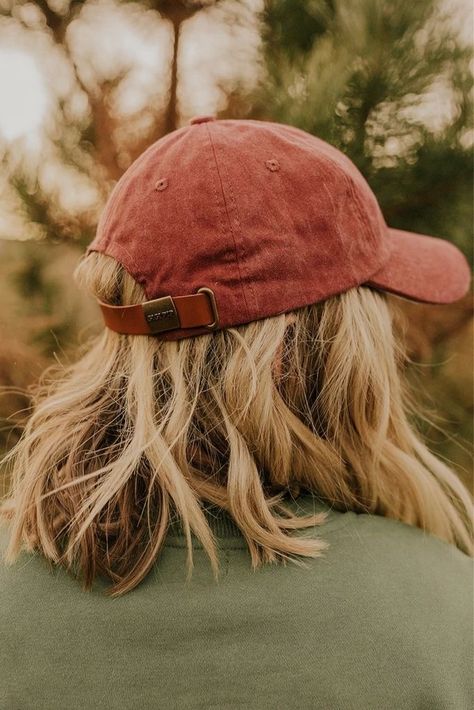 Fedora Hairstyles, Hairstyles With Hats Ball Caps, Hair Styles With Hats, Cap Hairstyles, Photography Guidelines, Gigi Pip, Short Hair Black, Cap Girl