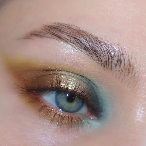 forgot how good turquoise and olive is 🦕🫒 @odenseyecosmetics stone and rock @dandylionsco wintergreen @flowerknows_global brown mascara P… | Instagram Turquoise Eyeshadow Brown Eyes, Blue And Gold Makeup, Odens Eye, Eyeshadow Looks Colorful, Acotar Party, Thick It Stick It, Turquoise Eye Makeup, Colorful Eyeshadow Looks, Makeup Eyeshadow Looks