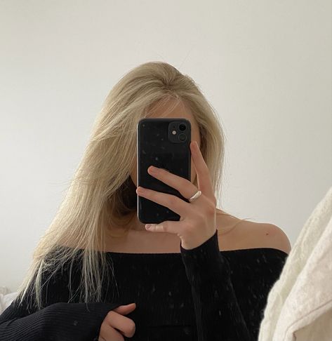 #blondehair Body Picture Ideas, Hair Instagram Story, Lift Snap, Picture Ideas Mirror, Mirror Shot, Hair Instagram, Body Picture, No Face, Fair Skin